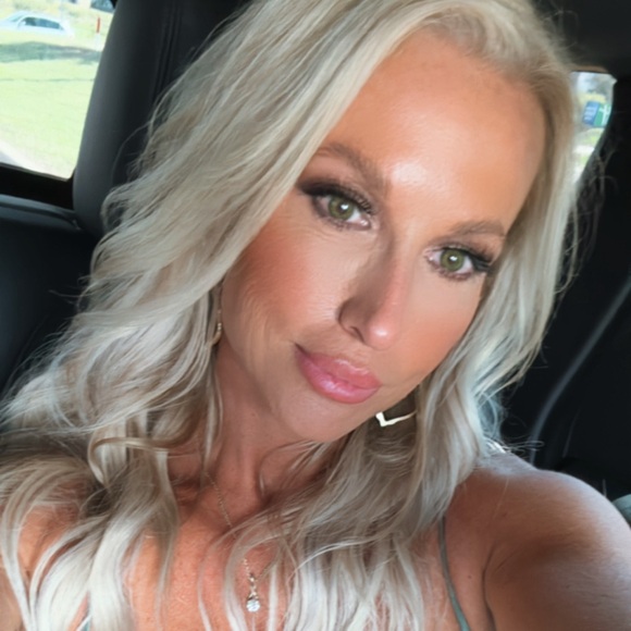 Meet your Posher, Pamela - Picture 4 of 6